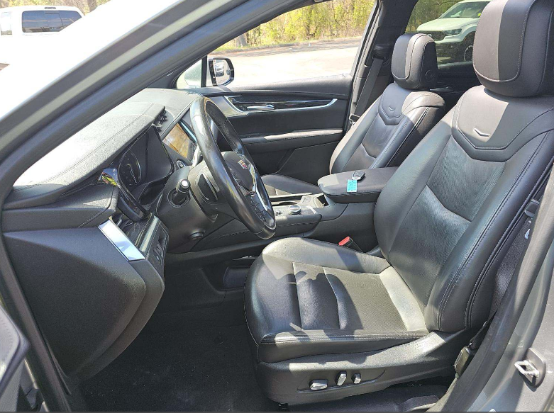Used 2023 Silver Cadillac Premium Luxury image 5