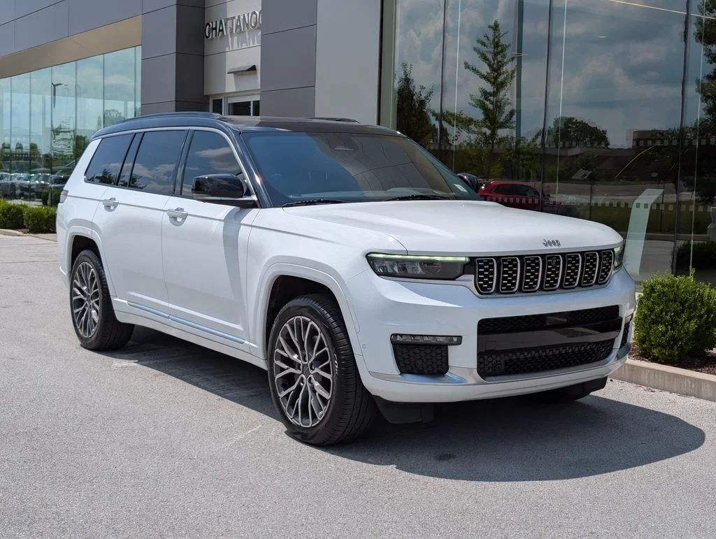 Used 2024 White Jeep Summit image 9