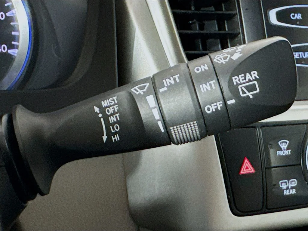 Used 2015 Silver Toyota LE image 13