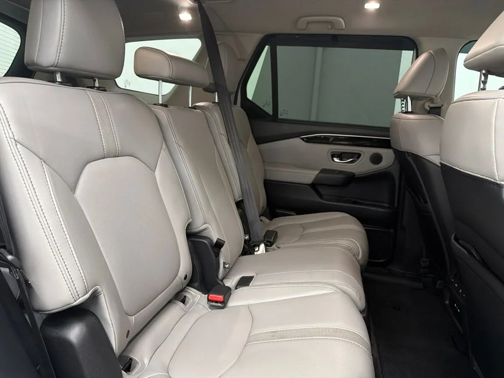 Used 2025  Honda EX-L image 33