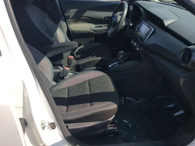 Used 2019 White Nissan S image 32