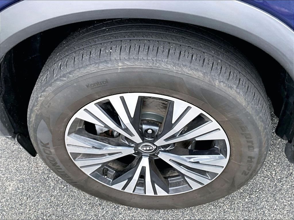 Used 2022 Caspian Blue Metallic Nissan SV image 7