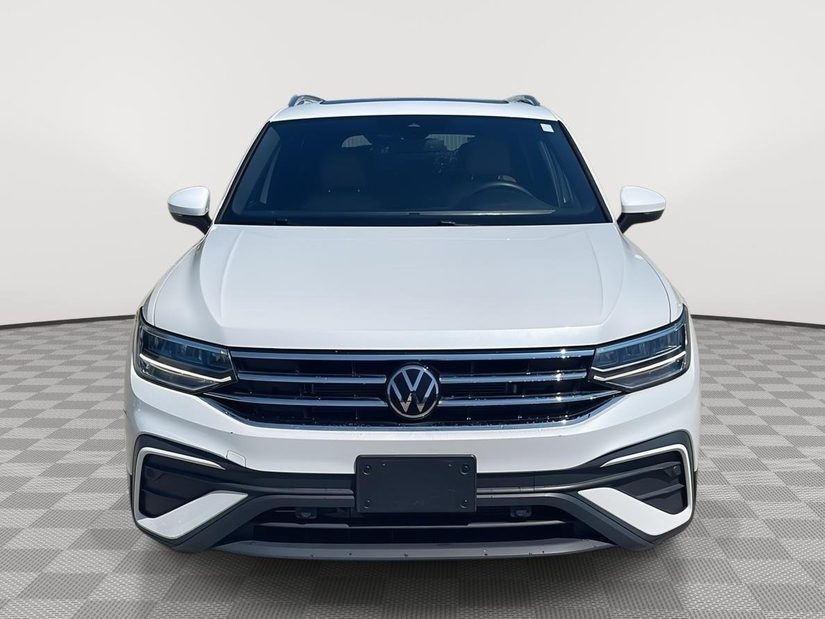 Used 2023 Opal White Pearl Volkswagen SE image 2