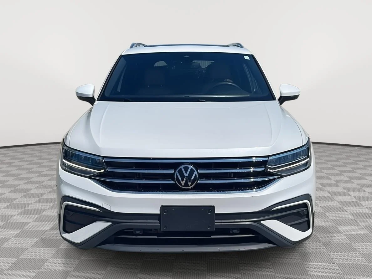 Used 2023 Opal White Pearl Volkswagen SE image 2