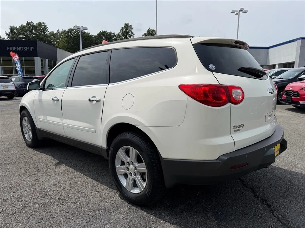 Used 2011 White Chevrolet LT image 4
