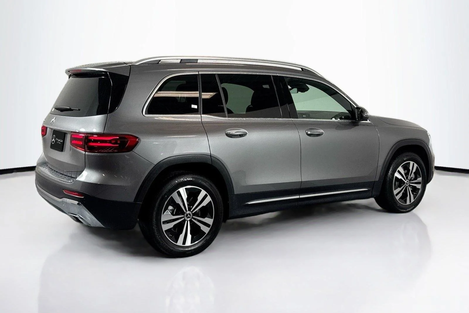 Used 2026 Mountain Grey Metallic Mercedes-Benz GLB 250 image 5