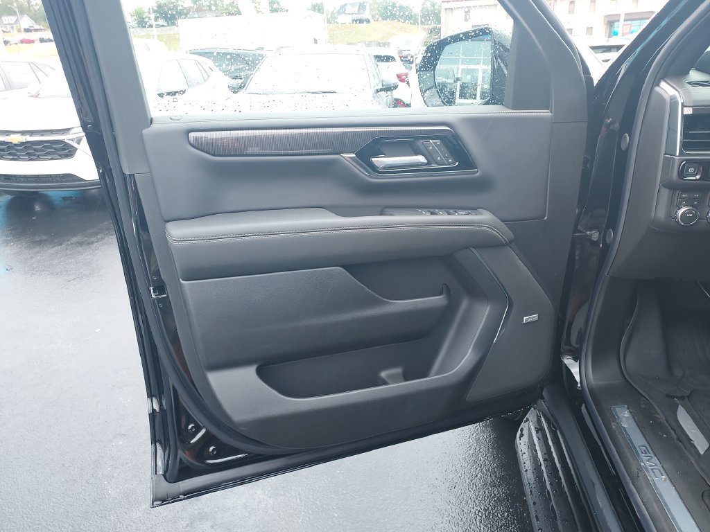 New 2026 Onyx Black GMC Elevation image 12