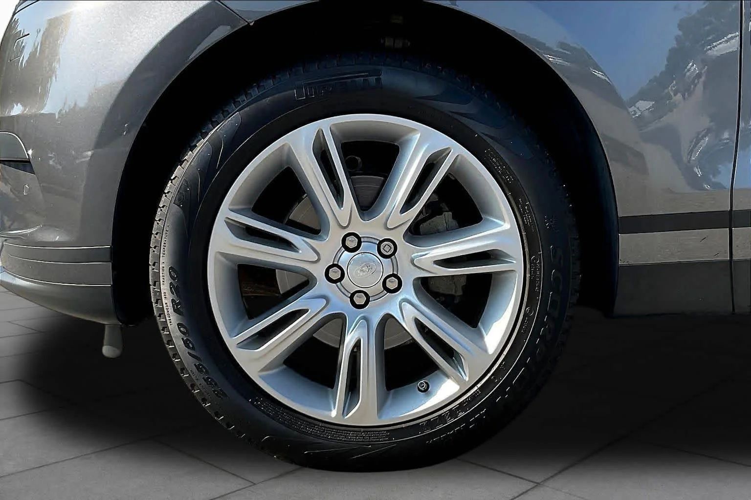 Used 2019 Corris Grey Metallic Land Rover S image 11