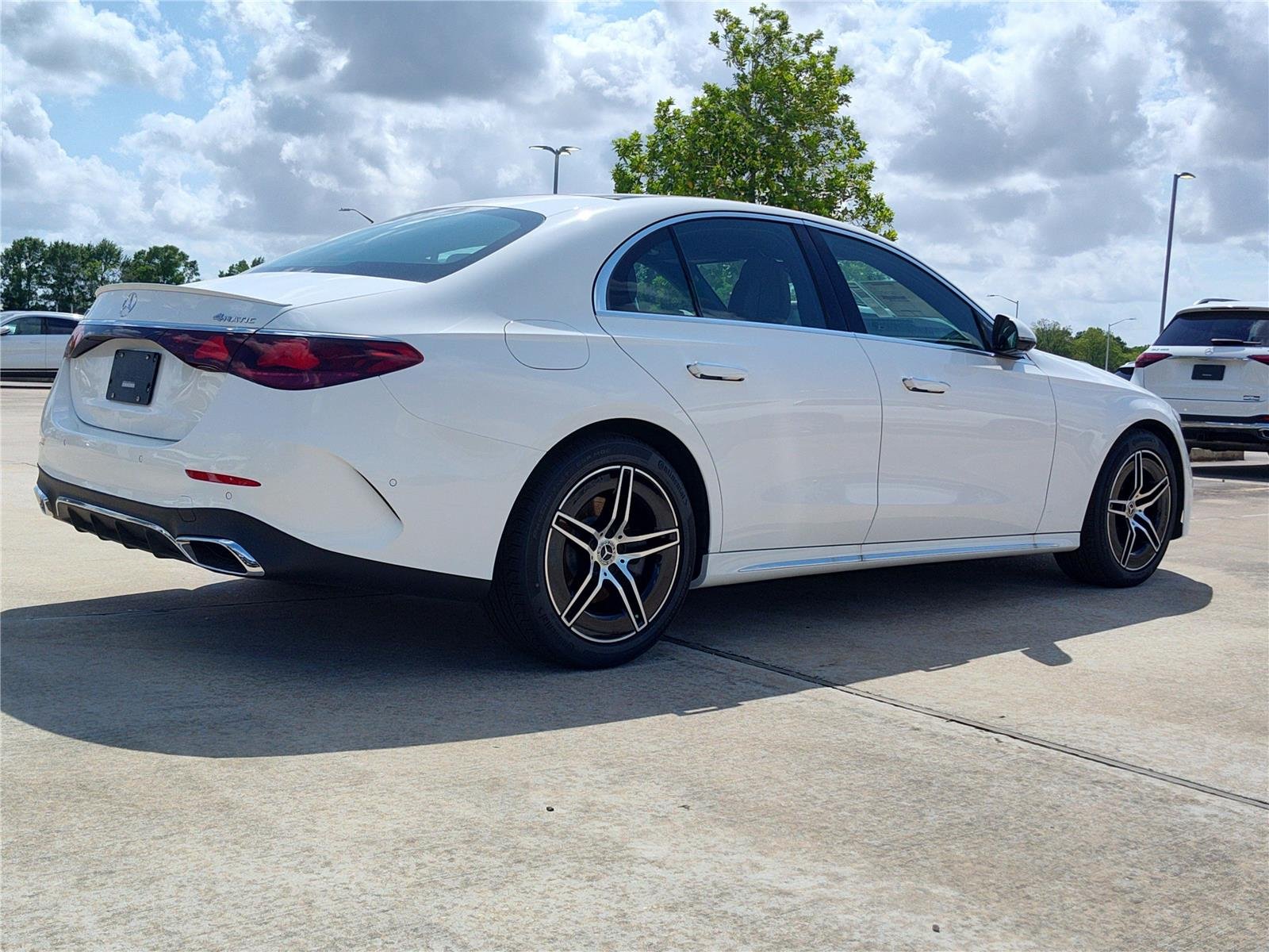 New 2026 Polar White Mercedes-Benz E 350 image 4