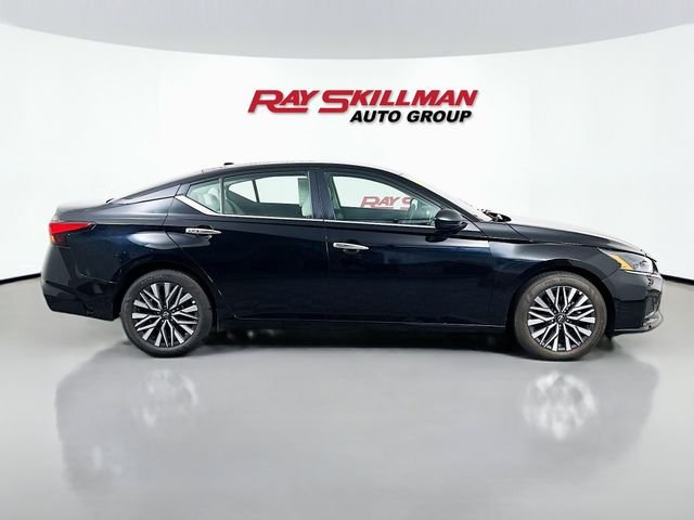Used 2025 Black Nissan 2.5 SV image 8