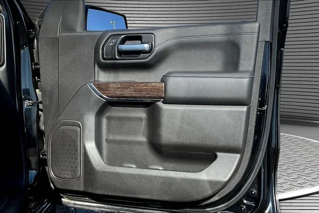 Used 2020 Black GMC SLE image 27