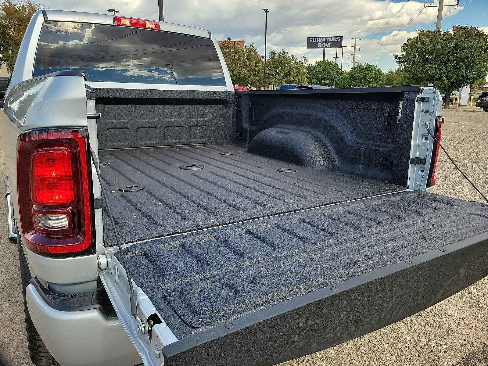 New 2026 Silver Zynith Ram LONE STAR CREW CAB 4X4 6