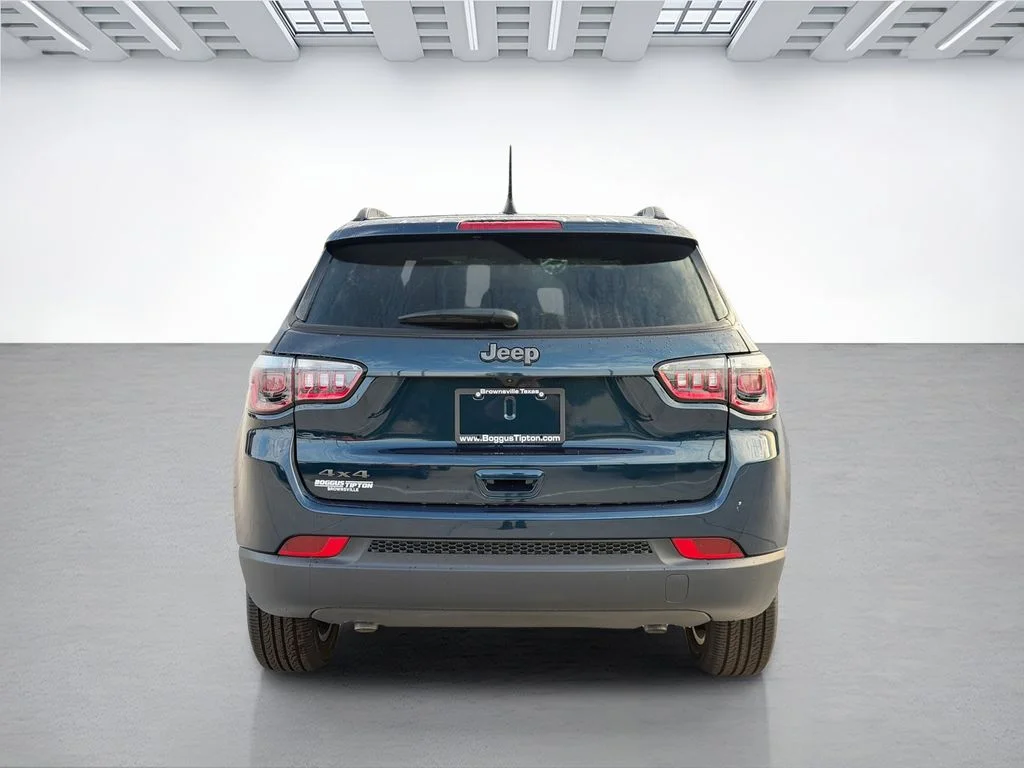 New 2026 Fathom Blue Pearl-Coat Exterior Paint Jeep Latitude image 4