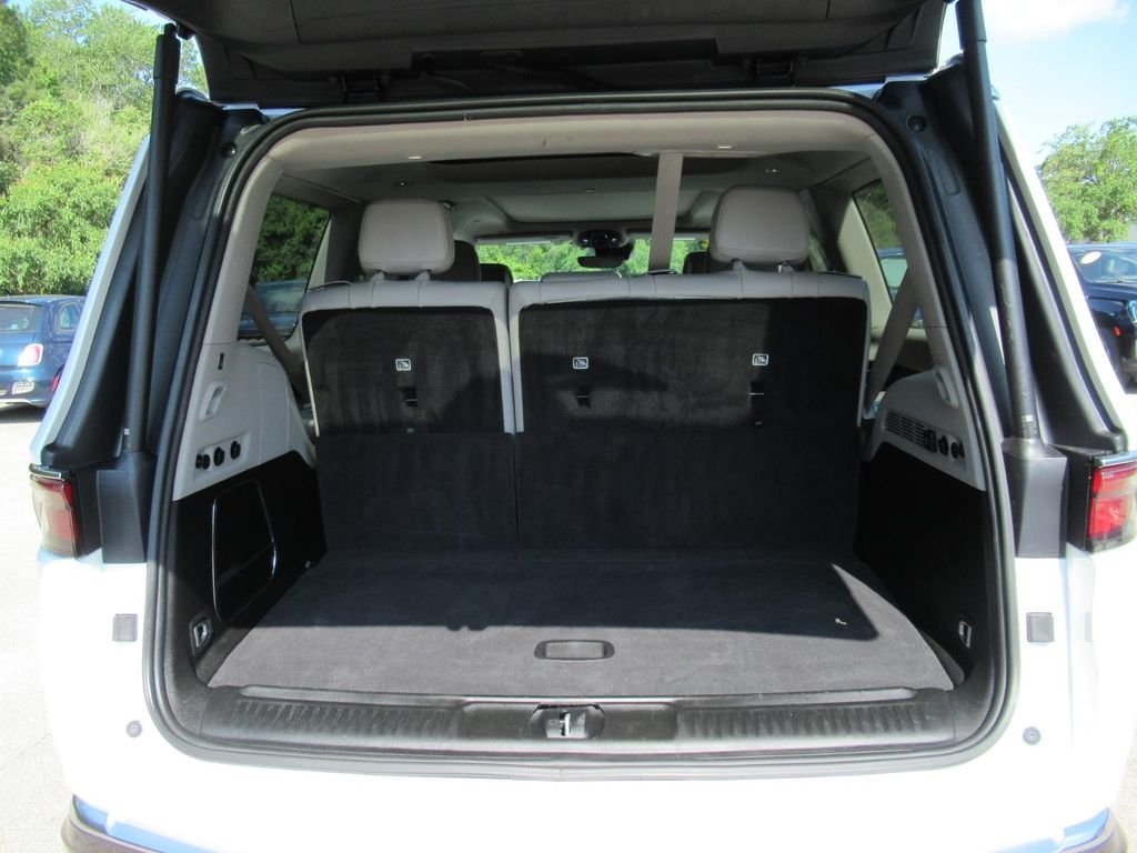 Used 2022 White Jeep Series II image 38