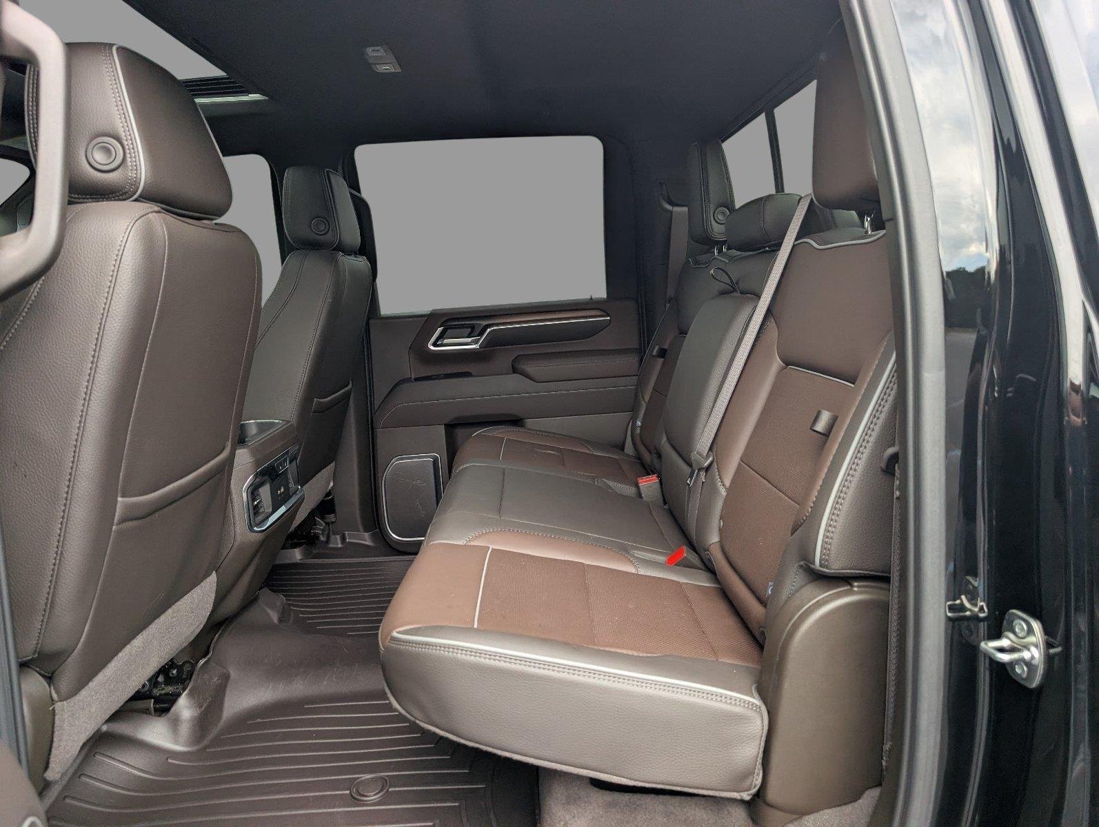 Used 2025 Onyx Black GMC Denali image 35