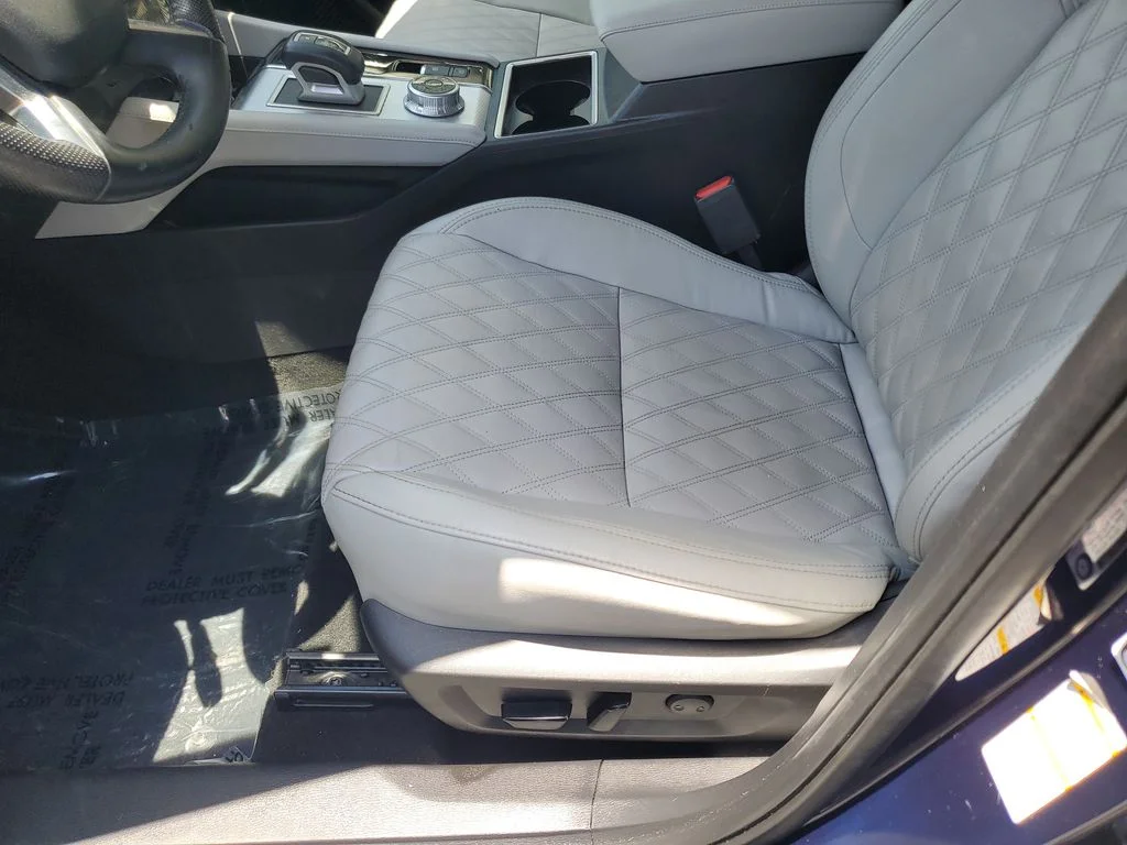 Used 2022  Mitsubishi SEL image 21