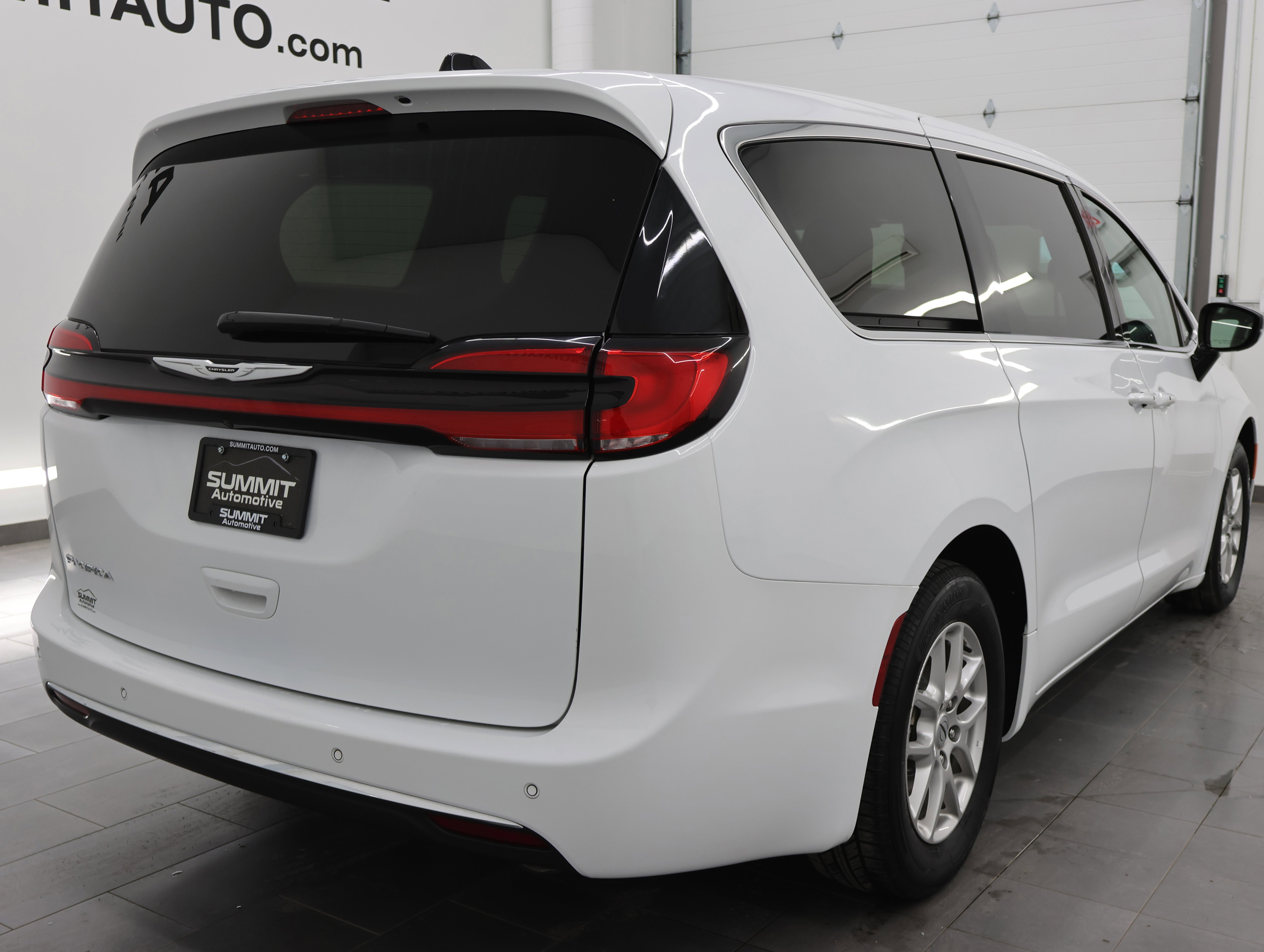 Used 2024 Bright White Clearcoat Chrysler Touring L: TOURING L-STOW N GO-QUADS-THIRD-ADAPTIVE CRUISE-1 OWNER image 5