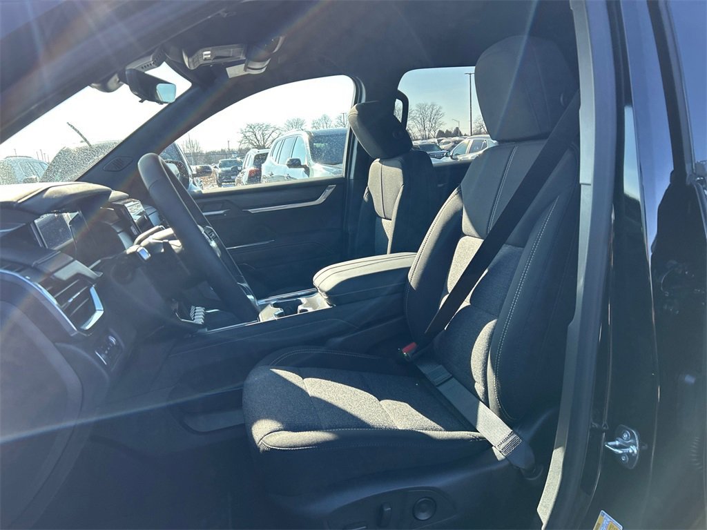 2026 GMC ACADIA - Image 15