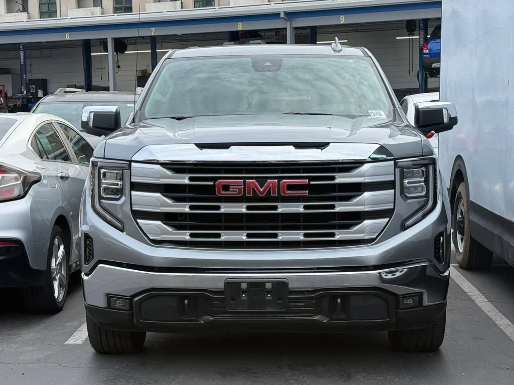 Used 2025 Sterling Metallic GMC SLT image 3