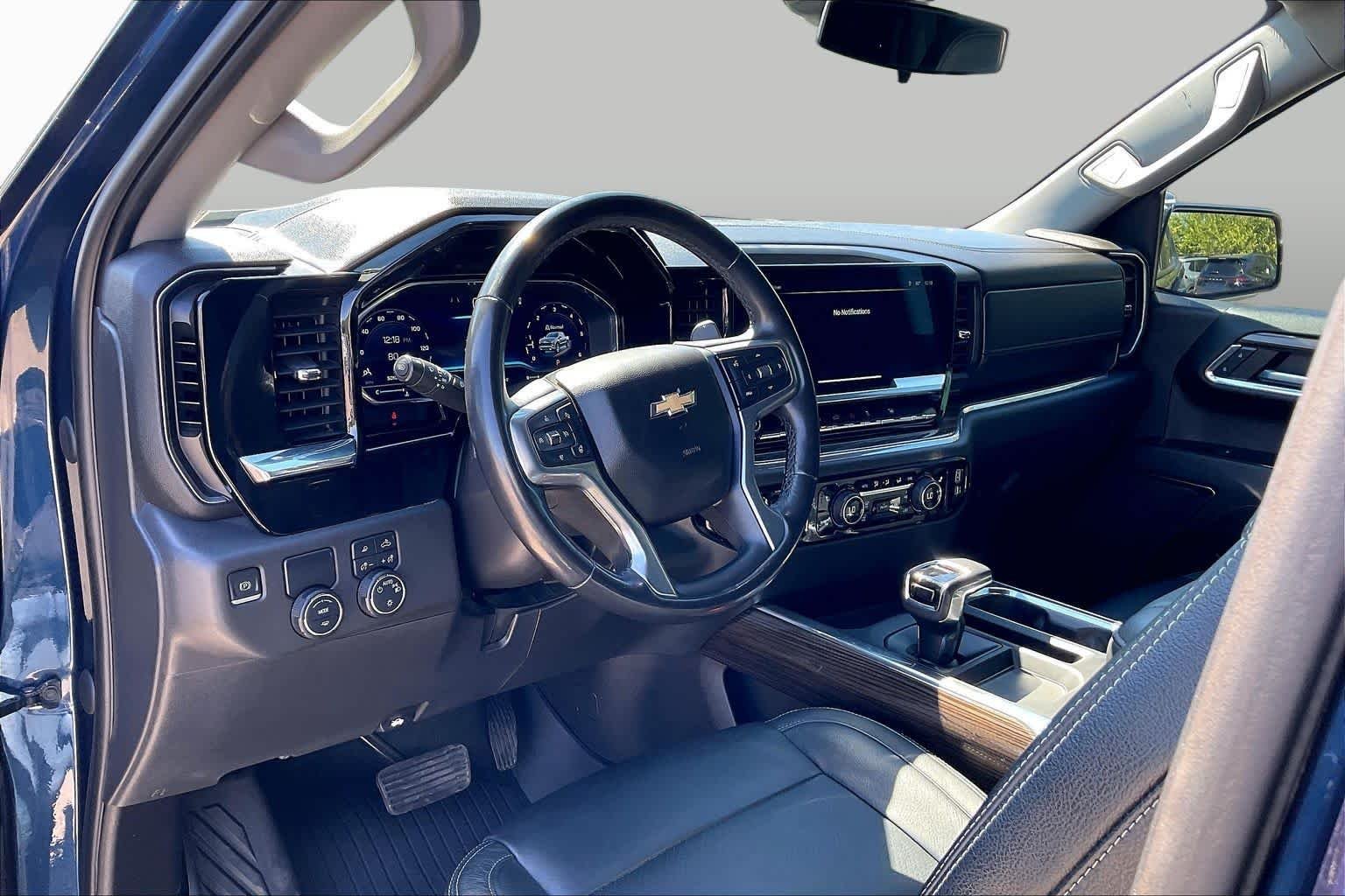 Used 2022 Northsky Blue Metallic Chevrolet LT image 17