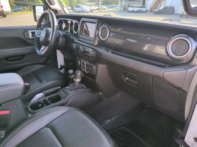 Used 2021 White Jeep Unlimited Sahara Altitude image 35