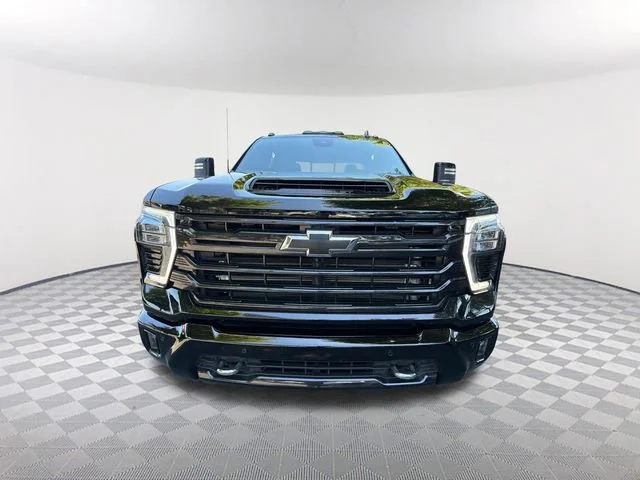 Used 2025 Black Chevrolet High Country image 2