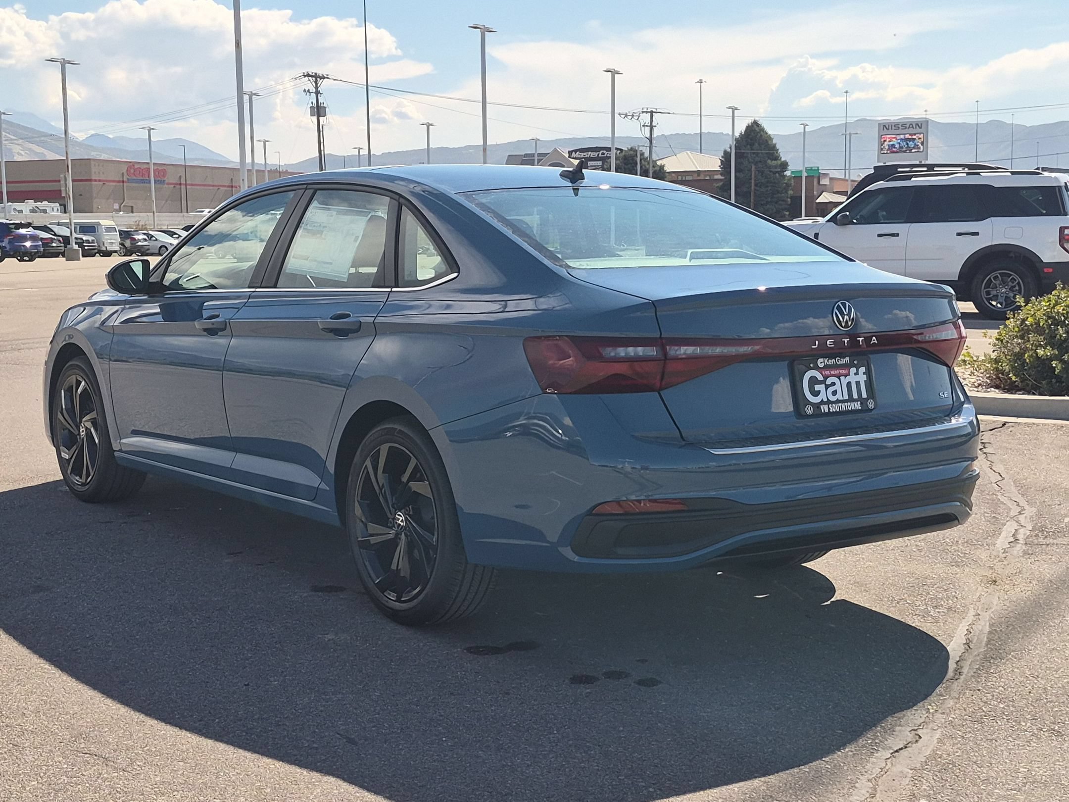 New 2027 Monterey Blue Pearl Volkswagen SE image 5