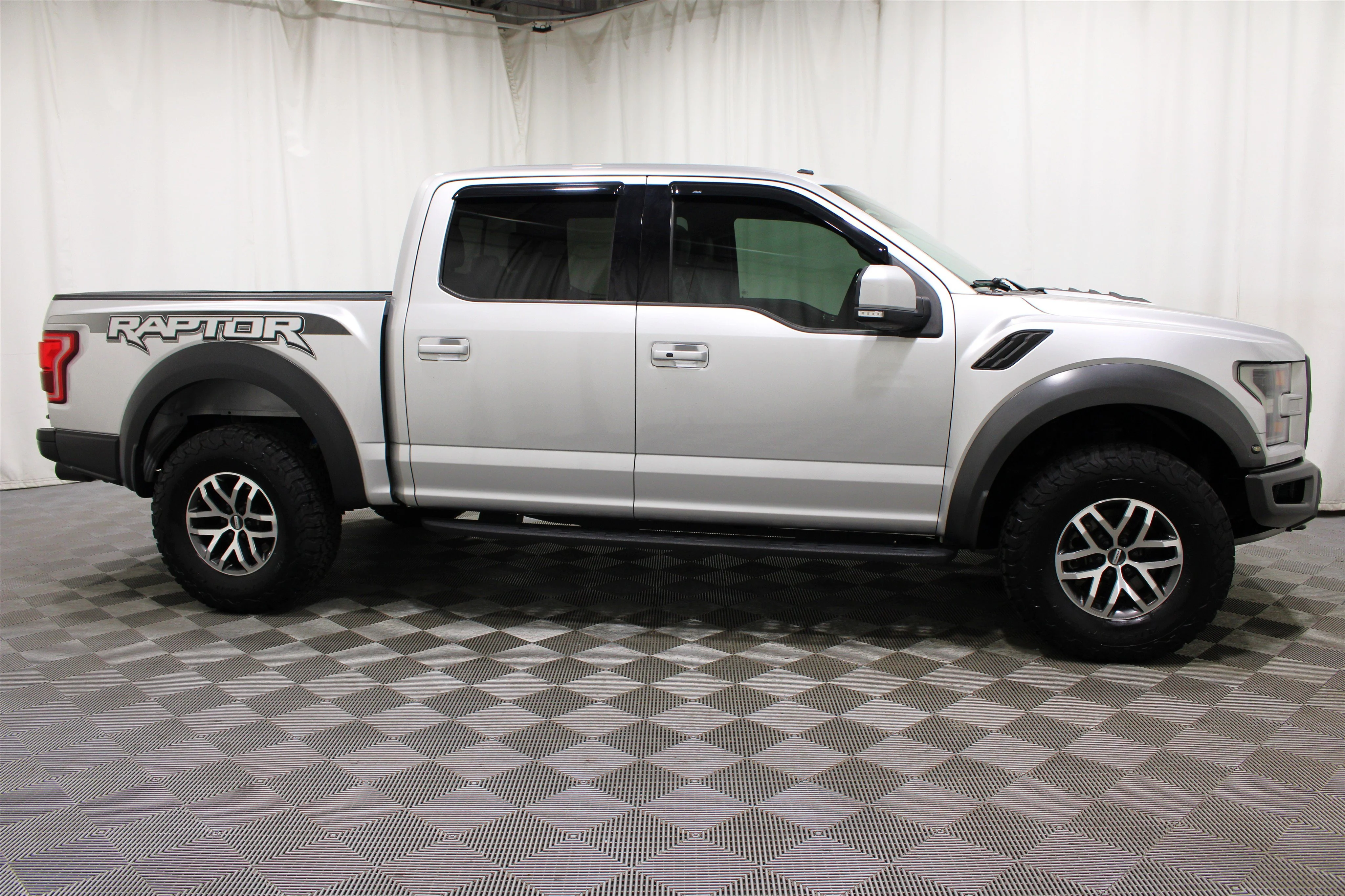 2017 Ford F-150 Raptor - Photo 30