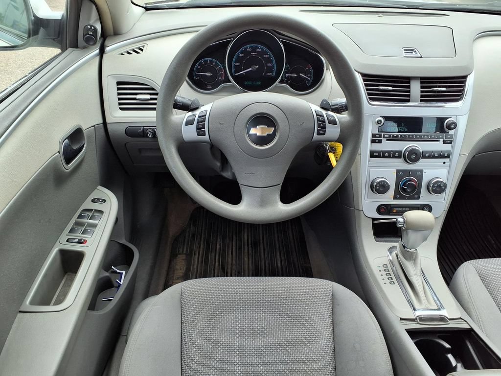 Used 2009 Summit White Chevrolet LT w/1LT image 10