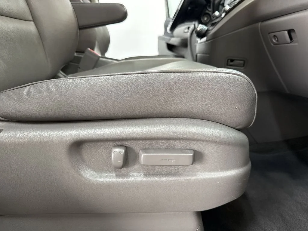 Used 2013 White Diamond Pearl Honda Touring Elite image 19
