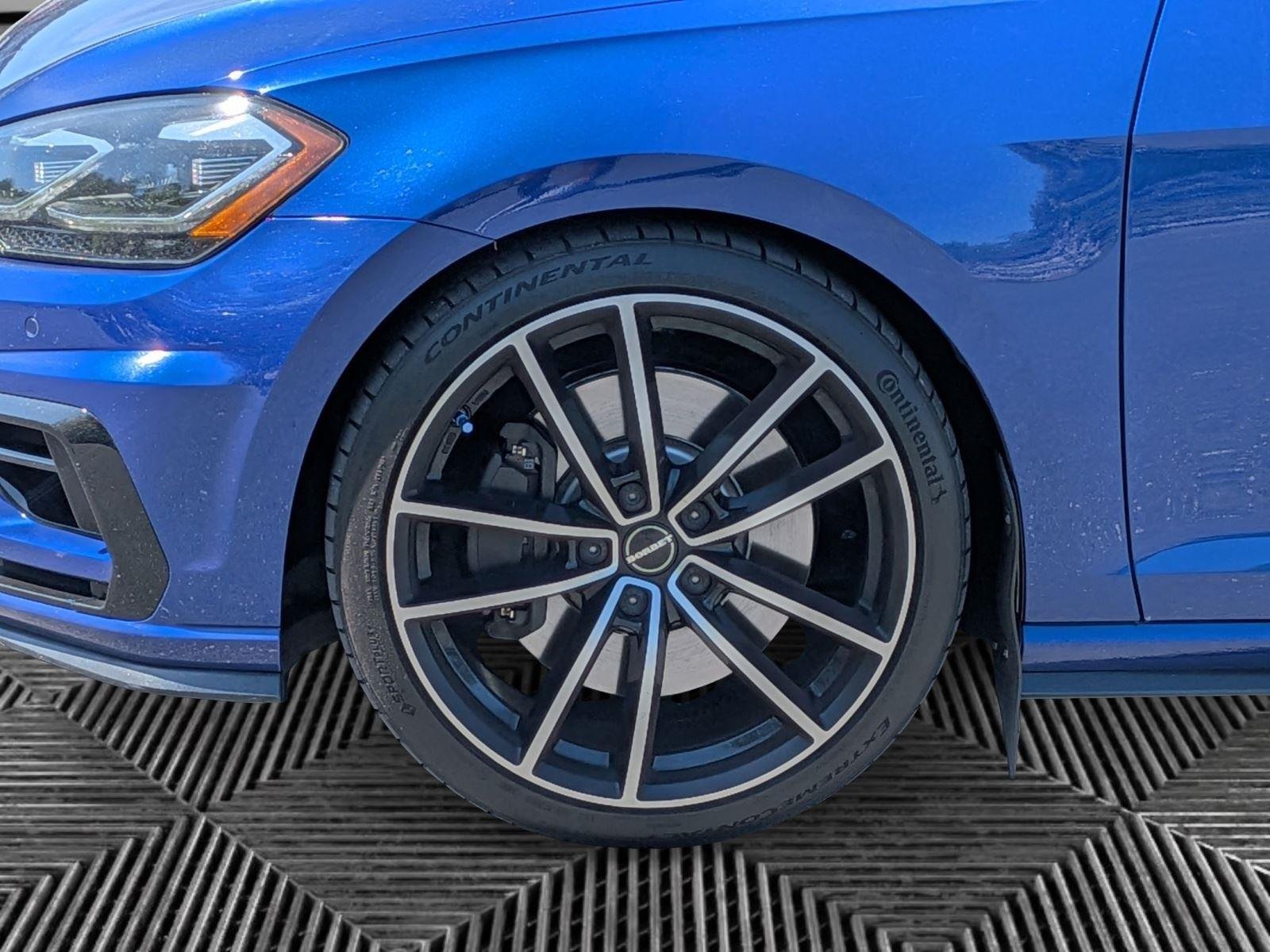 Used 2018 Lapiz Blue Metallic Volkswagen 4Motion image 9