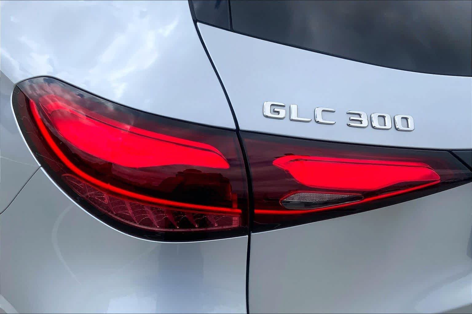 Used 2025 Cirrus Silver Metallic Mercedes-Benz GLC 300 image 28