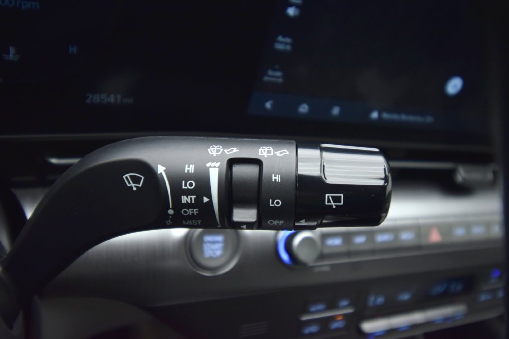 Used 2024 Neoteric Yellow Hyundai SEL image 32
