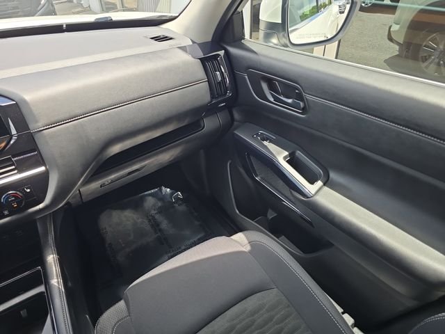 2025 Nissan Pathfinder SV - Photo 14