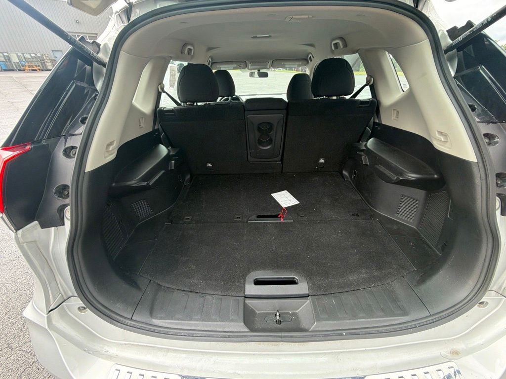 Used 2018 Silver Nissan S image 8