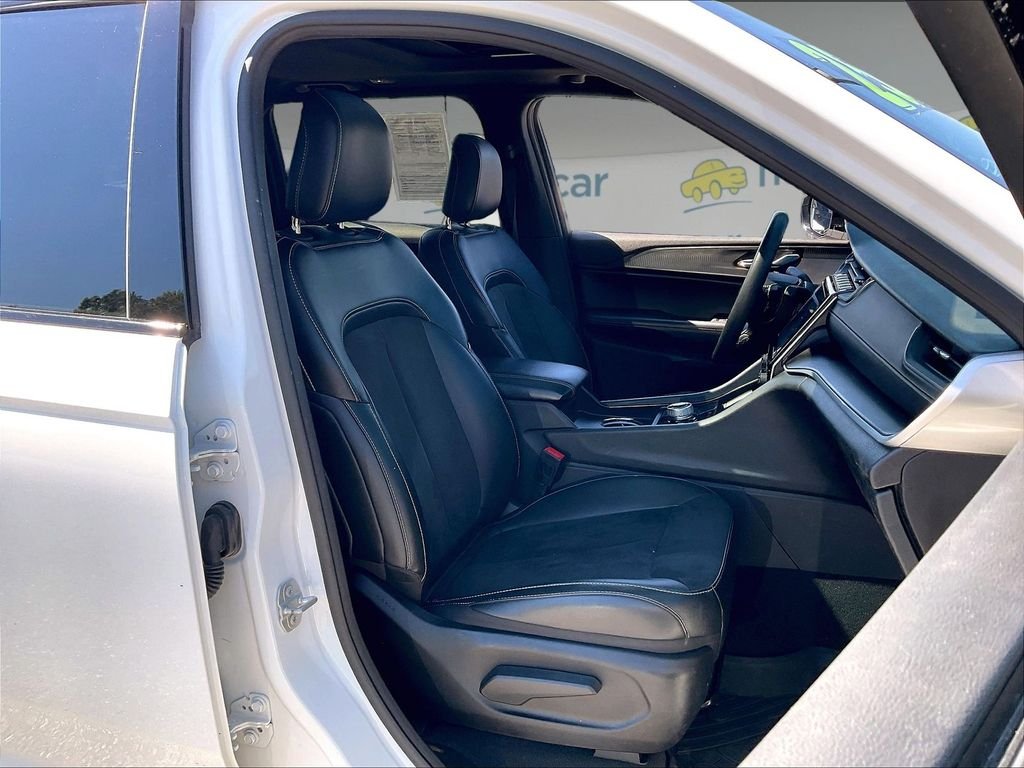 Used 2025 Bright White Clearcoat Jeep Altitude X image 10