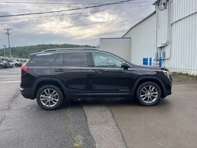 Used 2022 Black GMC SLT image 4