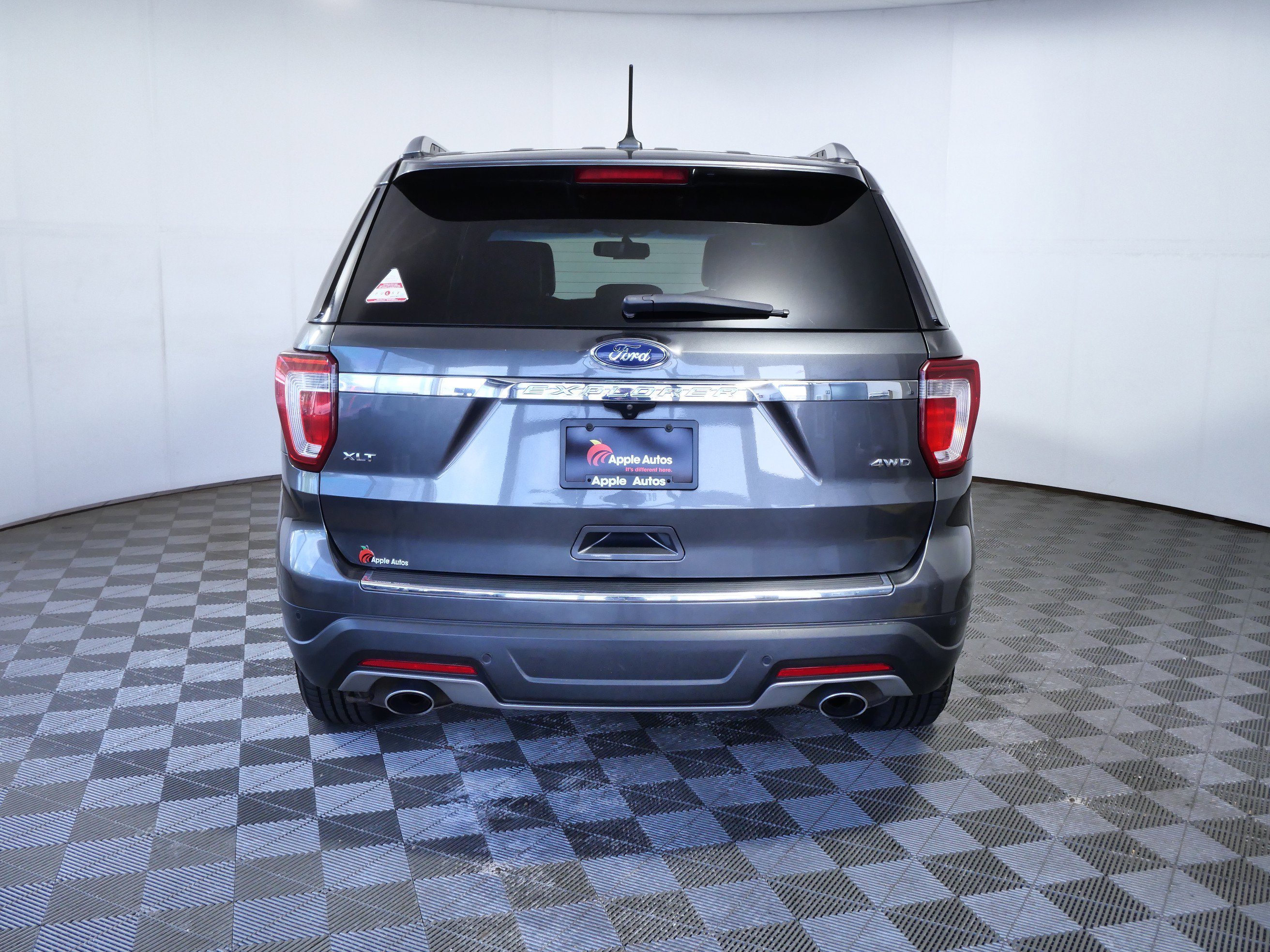 Certified Used 2018 Magnetic Ford XLT image 7