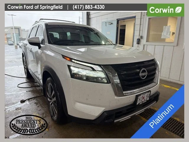 2025 Nissan Pathfinder Platinum 4WD's photo