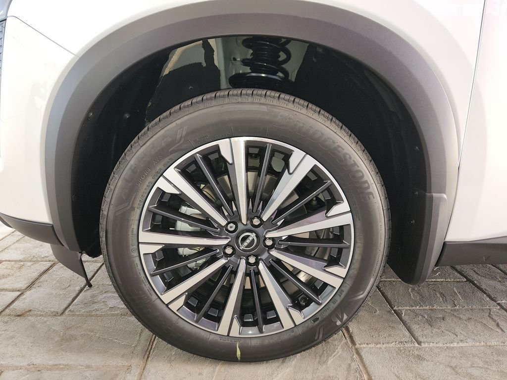 New 2026 Everest White Pearl TriCoat Nissan Platinum image 24