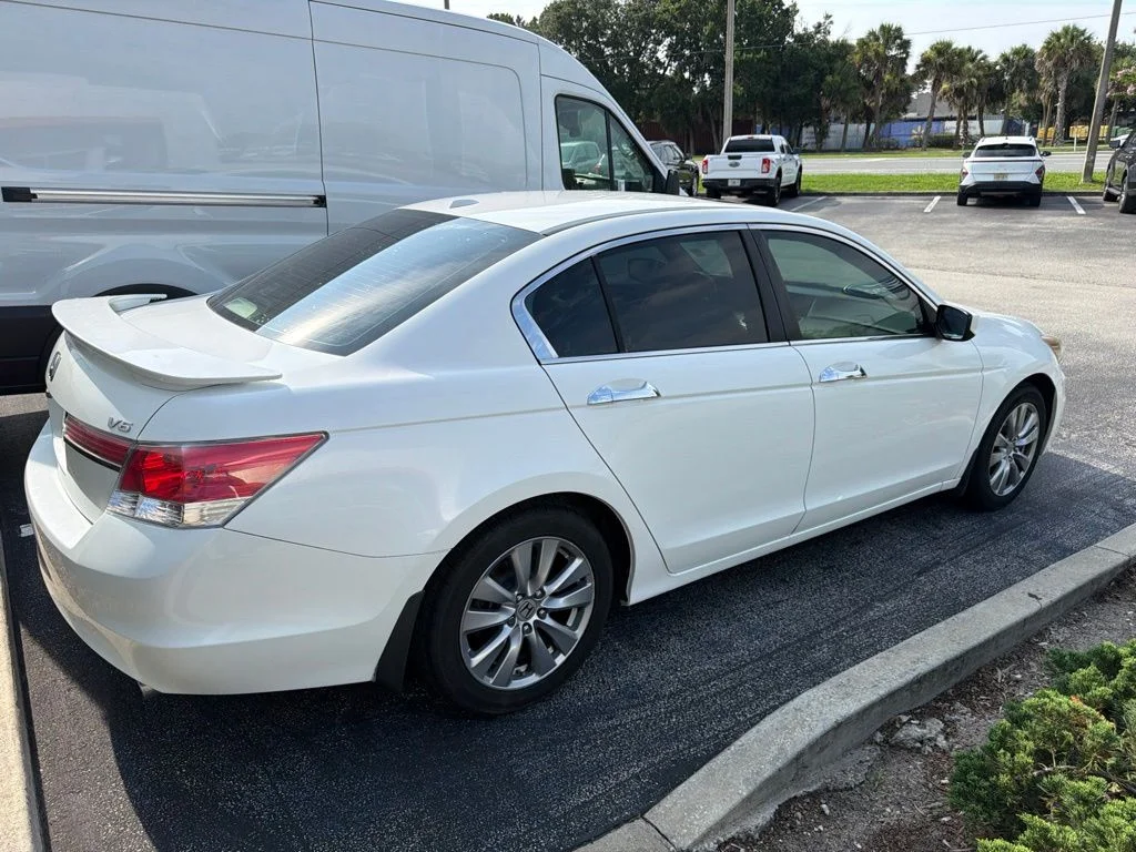 Used 2011 White Honda EX-L image 9