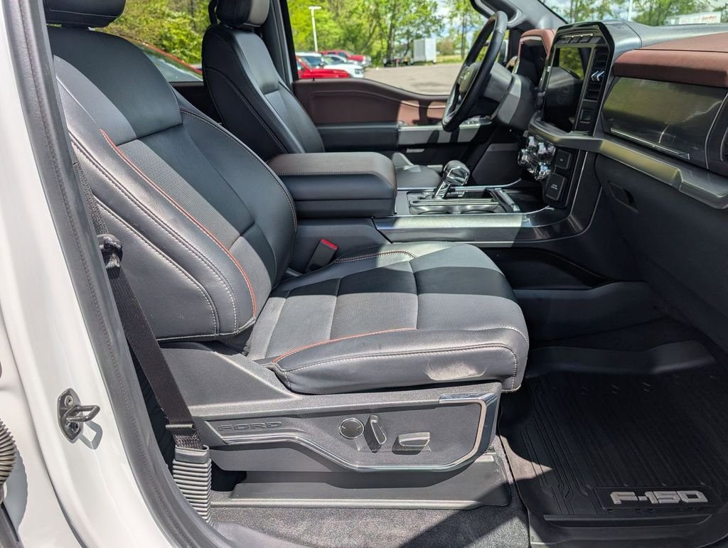 Used 2023  Ford Lariat image 22