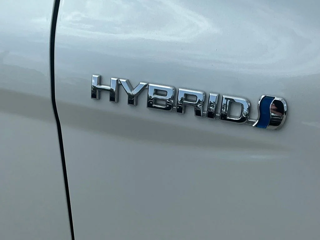 Used 2020 Beige Toyota XLE image 20
