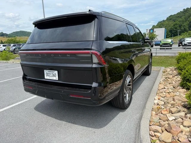 Used 2025 Black Lincoln Reserve image 17