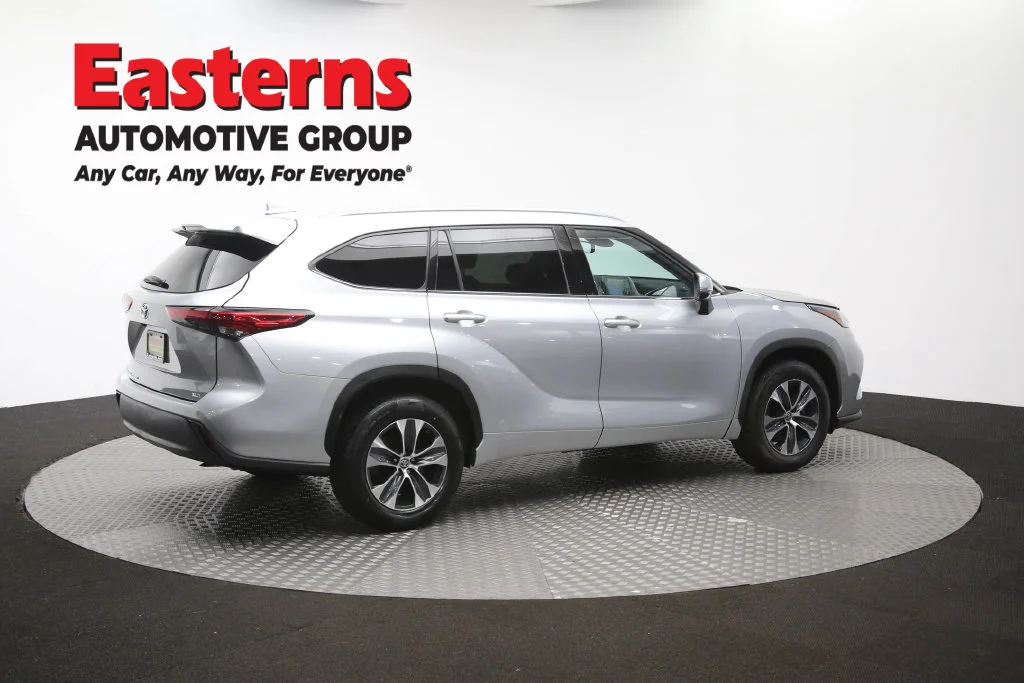 Used 2021 Silver Toyota XLE image 49