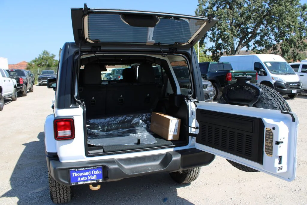 New 2026 Bright White Clear-Coat Exterior Paint Jeep 85th Anniversary Edition image 11