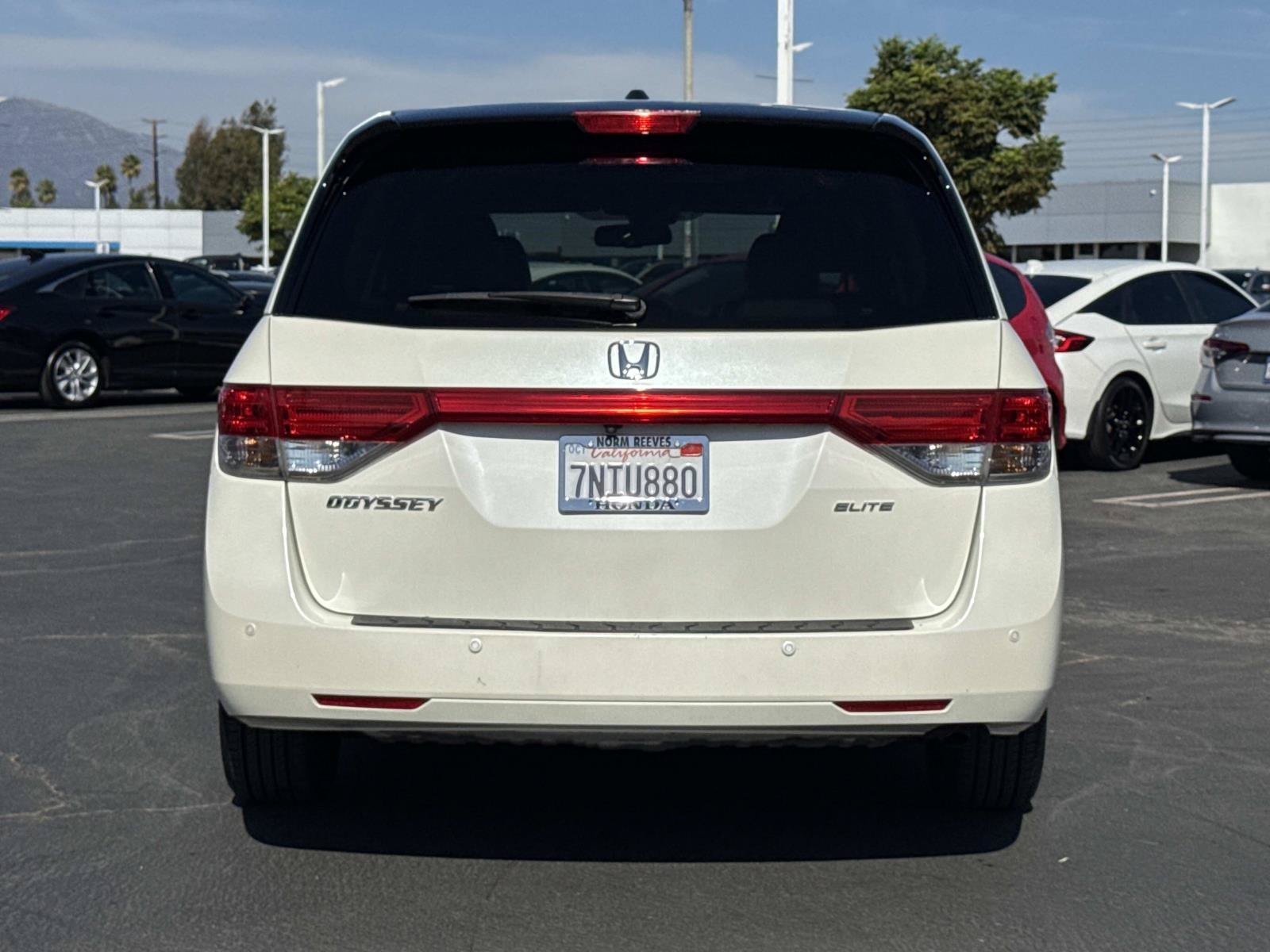 Used 2015 White Diamond Pearl Honda  image 4