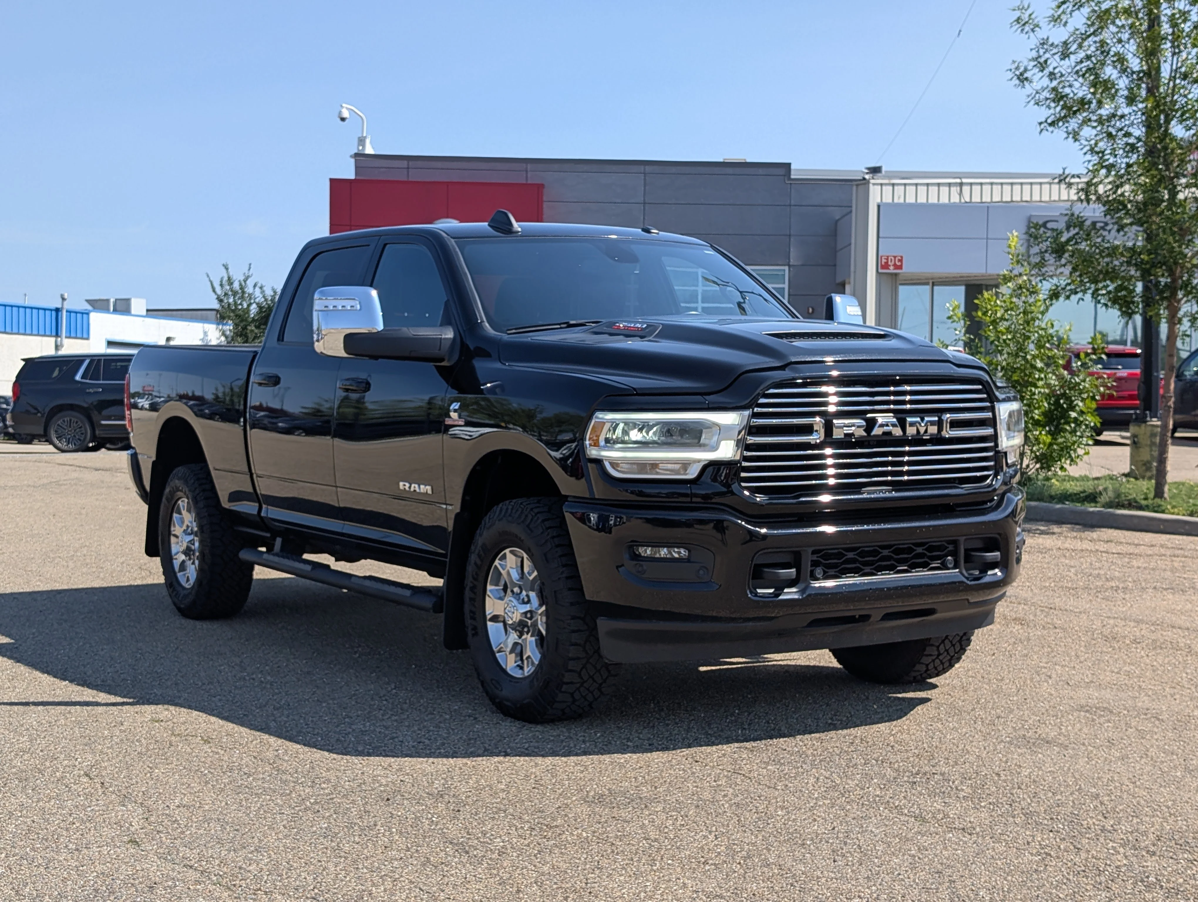 Used 2023 Diamond Black Crystal Pearlcoat Ram Laramie image 9