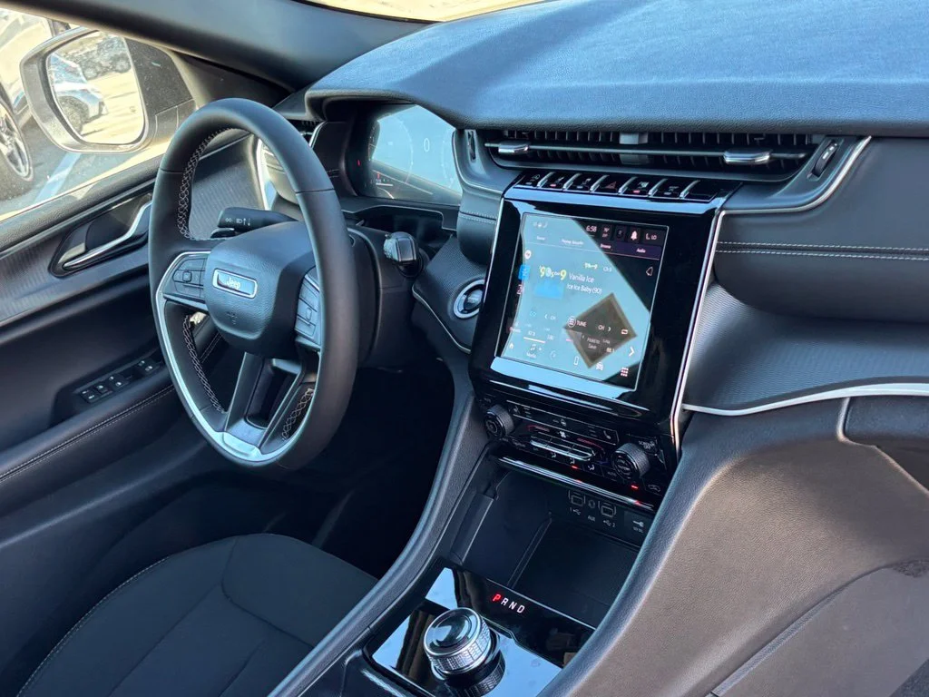 New 2026 Silver Jeep Laredo X image 28