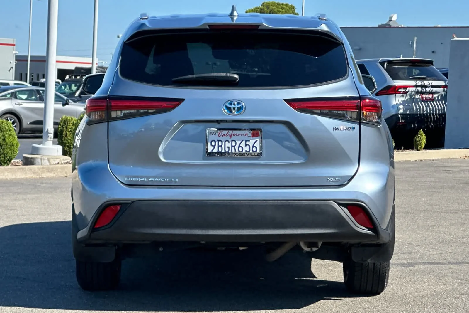 Used 2022 Moon Dust Toyota Hybrid XLE image 8